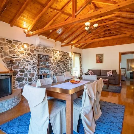 Kamara House Сasa de vacaciones Tirós