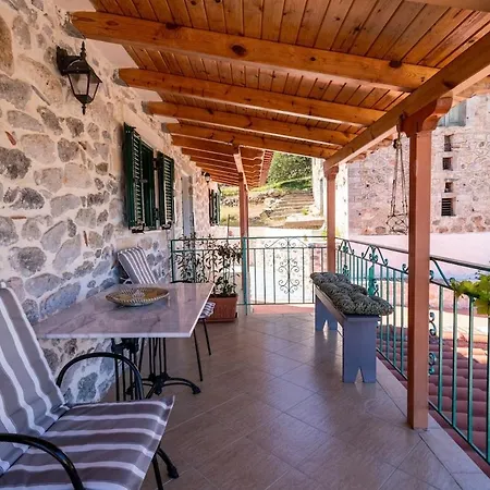 Kamara House Tirós