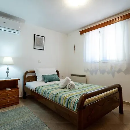 Kamara House * Tirós